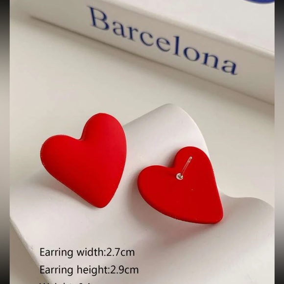 ❤️ Awesome Large Matte Heart Stud Earrings ❤️ - Picture 3 of 3